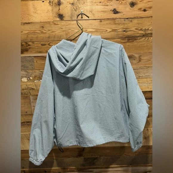 Champion Seersucker blue white striped coat USL light crop  drop shoulder hood - Picture 4 of 5